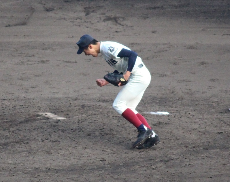 大阪桐蔭の徳山は2試合連続の完投で、雄たけびをあげる
