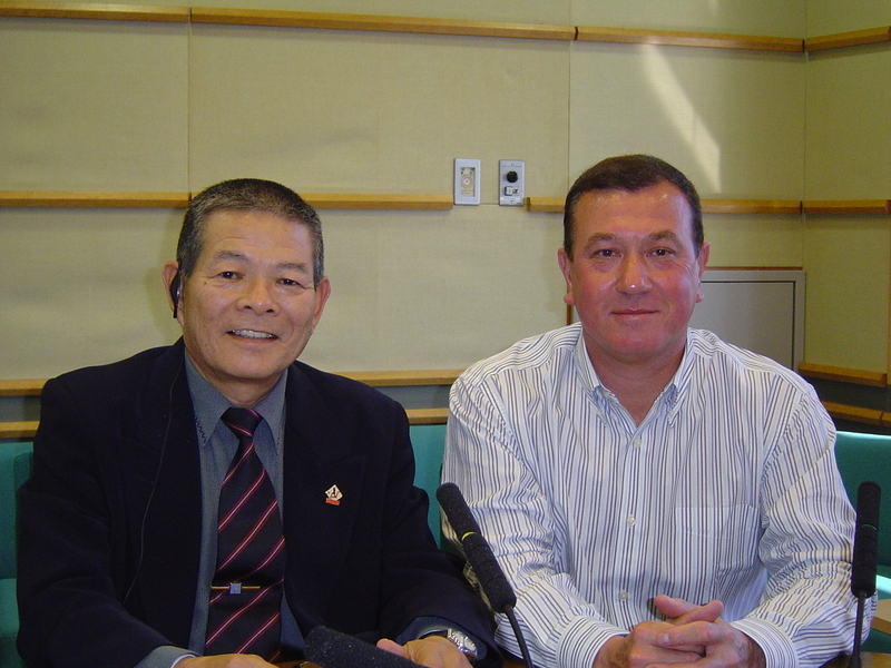 高校球界2大レジェンドの尾藤公さん（左）と太田幸司さん。夢の共演が実現した（2005年3月筆者撮影）