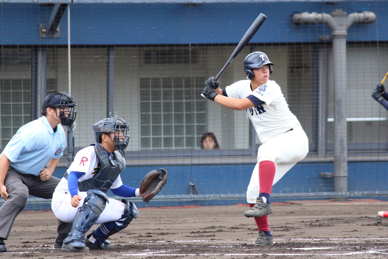 大阪桐蔭の主砲・西野の豪快な打撃フォーム。高校通算30本塁打のパワーを甲子園で見せられるか（筆者撮影）