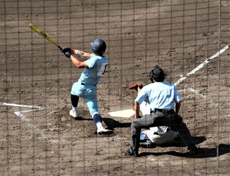 広い皇子山球場で文句なしの満塁弾を放った山田。ヒジのテーピングは痛々しいが、「痛みはありません」とフルスイングで「バット全開」をアピールした（筆者撮影）
