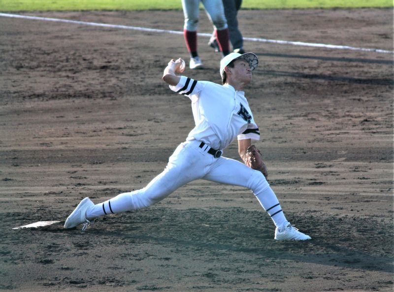 投手陣の一角を担う速球派右腕の勝田。秋は救援登板が多かったが、宮崎監督は「状態が上がってきている」と話し、大舞台での先発起用も視野に入れている(筆者撮影)
