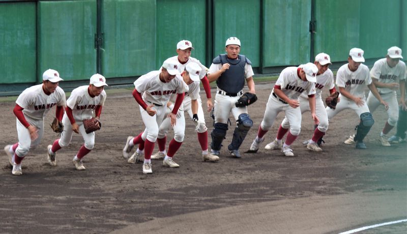 関西学院は甲子園のある西宮市の名門で、部員も毎年100人前後の大所帯。兵庫にはライバルも多いが、熱い応援を受けている(22年7月、筆者撮影)