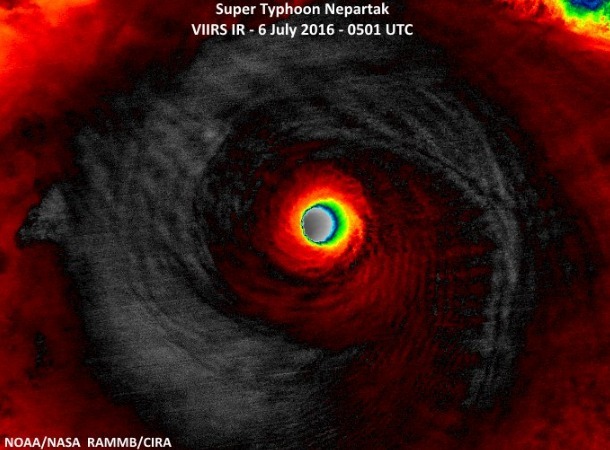 台風１号の赤外画像。NOAA