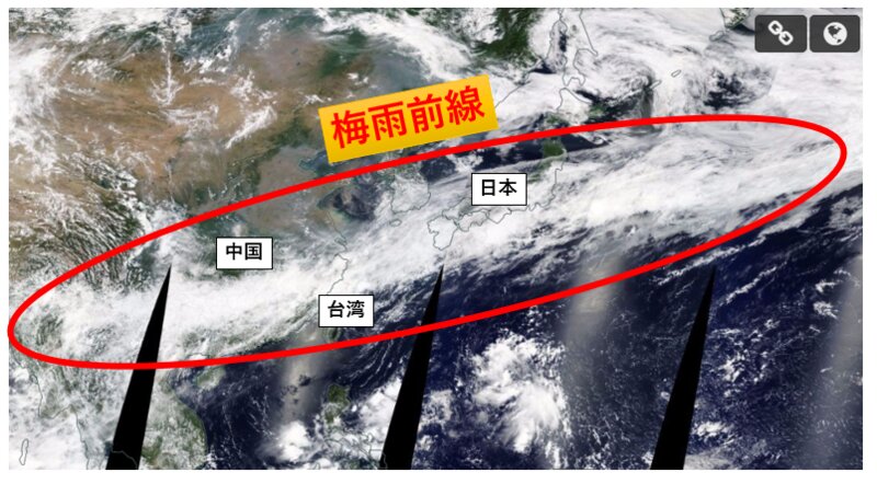 日本から中国大陸に向かって伸びる梅雨前線。6月下旬。（NOAA）
