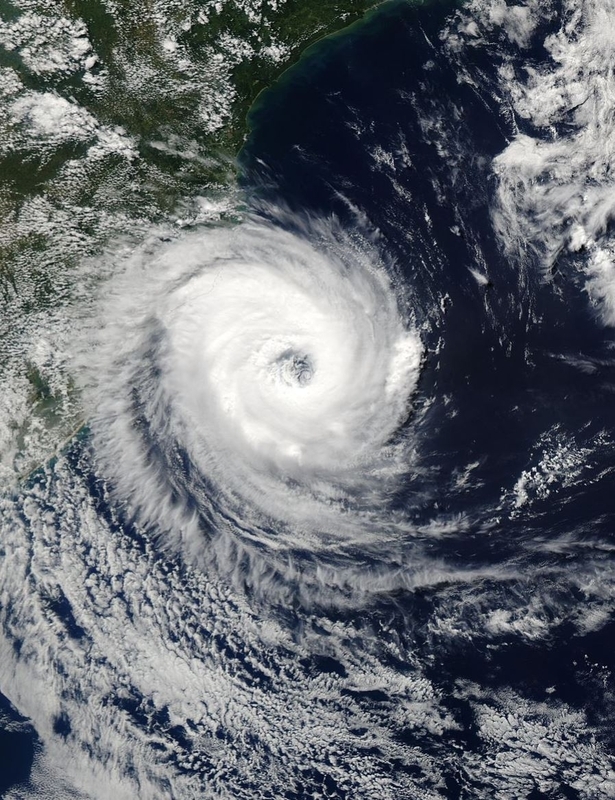 ハリケーン・カタリーナの衛星画像 (出典元: NASA)