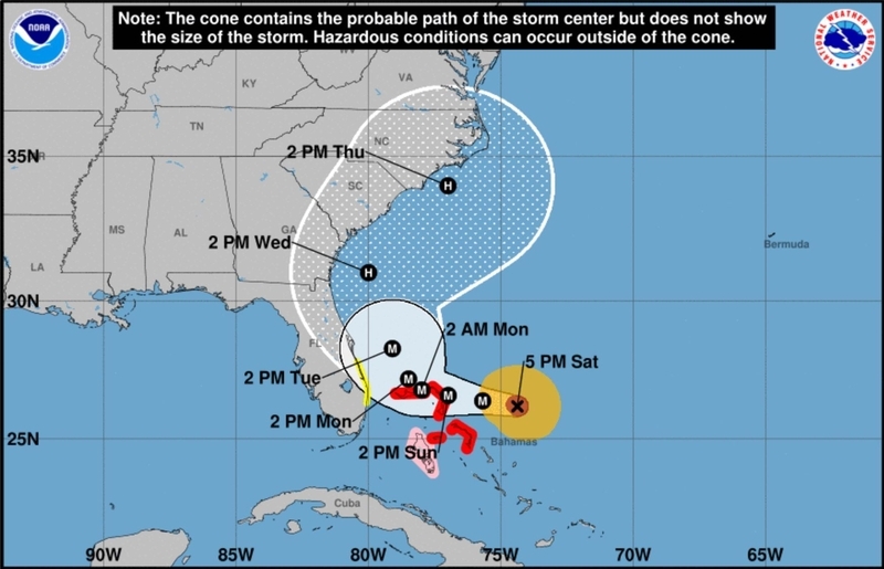 米国立ハリケーンセンターが31日に発表したドリアンの予想進路図