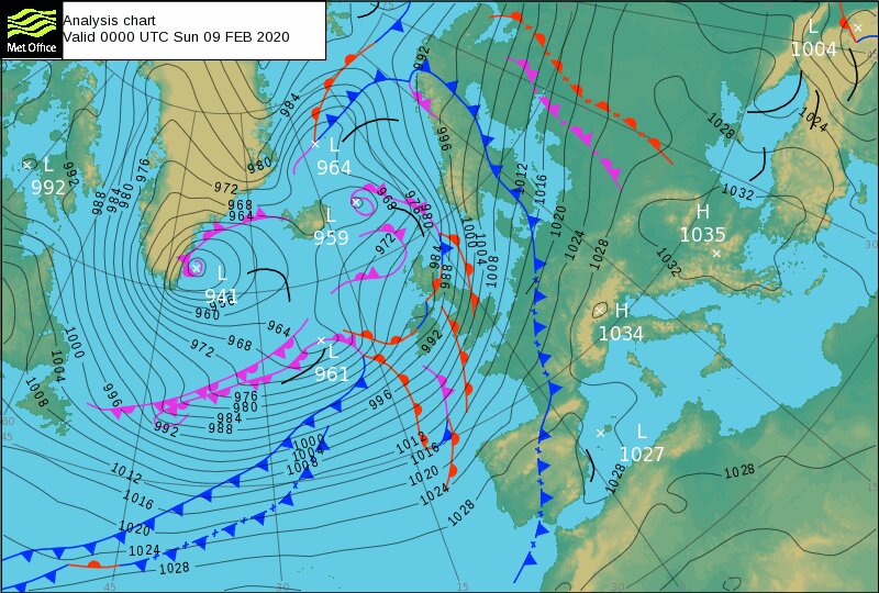 イギリス気象局発表の9日0時の地上天気図。低気圧「キアラ」がイギリスに接近している。