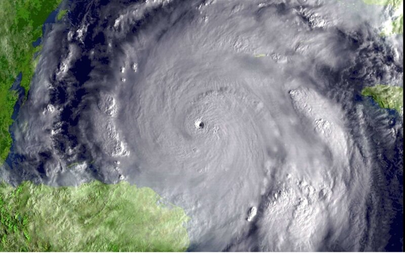 2005年Wilmaの衛星画像。中心気圧はなんと一時882hPaまで下がった。 (出典: NASA)