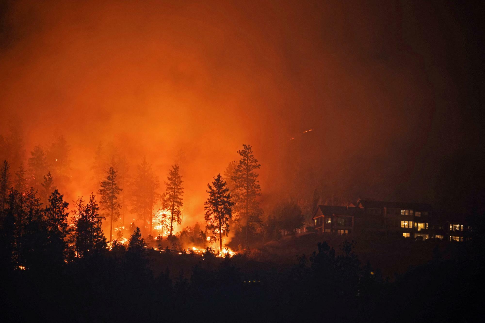 8月15日、カナダ西部ブリティッシュコロンビア州を襲った森林火災