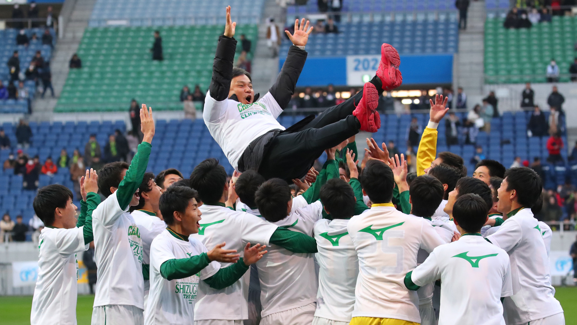 高校サッカー決勝の明暗を分けたハーフタイム 静岡学園に 高校サッカー決勝の明暗を分けたハーフタイム 静岡学園に