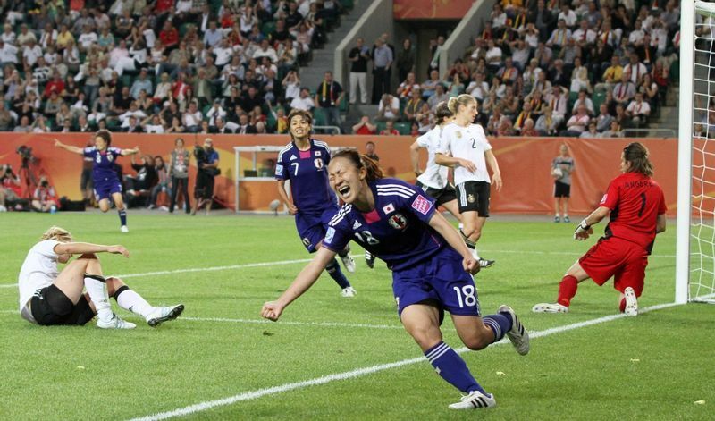 2011年7月10日・女子W杯準々決勝ドイツ戦。延長の末、決勝ゴールを決めた丸山さん（写真：アフロ）