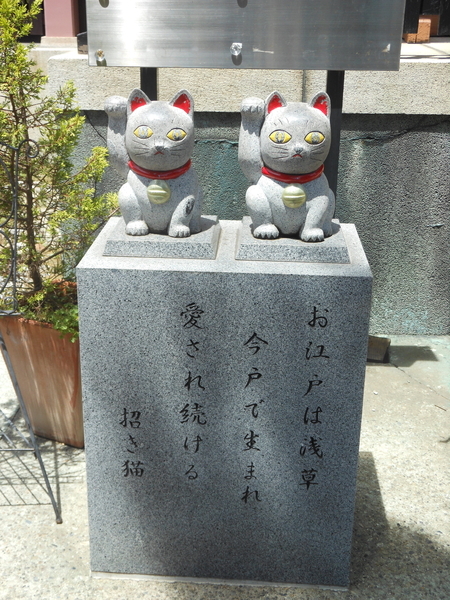 今戸神社の招き猫（2012年に筆者撮影）