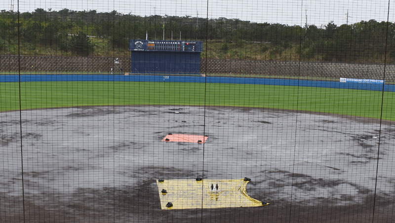 午前中は晴天も試合開始直前に雨が降り出し、中止になった赤間球場（写真：ストライク・ゾーン）