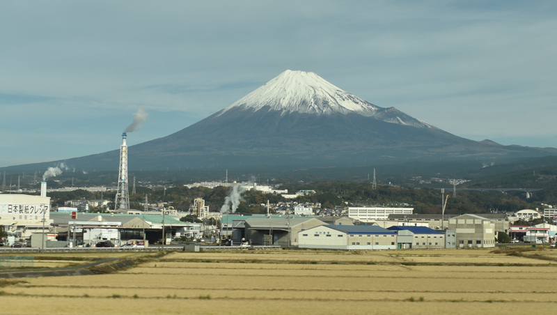 車窓からの富士山（2019年12月11日）。加藤さんは大昭和製紙野球部の出身。同社は後に日本製紙と事業統合している（写真：ストライク・ゾーン）