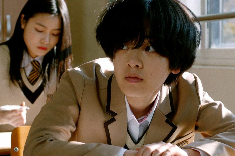 イ・ジュヨンが演じる主人公のチュ・スインの授業シーン（写真：2019 KOREAN FILM COUNCIL. ALL RIGHTS RESERVED）