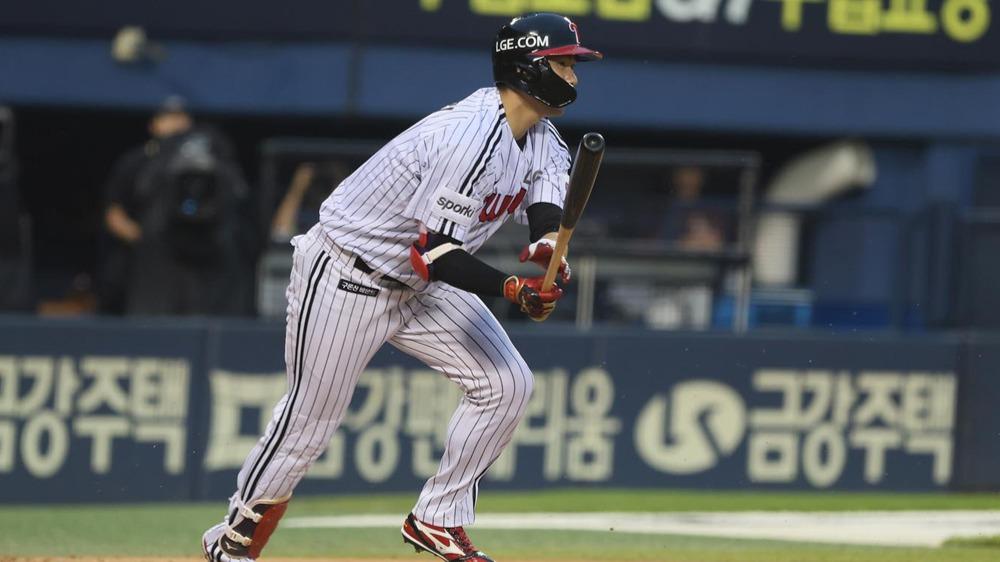 LG Twins フリース black 刺繍ロゴ ツインズ kbo 韓国プロ野球 610S-Y8E81L._AC_SY200_QL15_.jpg
