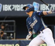安打王がコロナ禍経て2年越しの引退セレモニー 3番左翼で登場し 安打王がコロナ禍経て2年越しの引退セレモニー 3番左翼で登場し