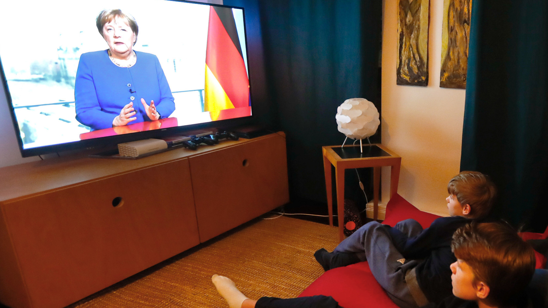 ドイツの極右政党が移民追放を計画か？ナチスとの類似性が社会に騒動を引き起こす