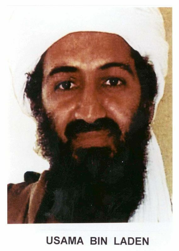 オサマ・ビン・ラディンに関するアメリカ政府の指名手配写真（1999.6.7）。ビン・ラディンら世界各地のイスラーム過激派は1980年代にアフガニスタン内戦に参集して出会い、後にアルカイダを発足させた。
