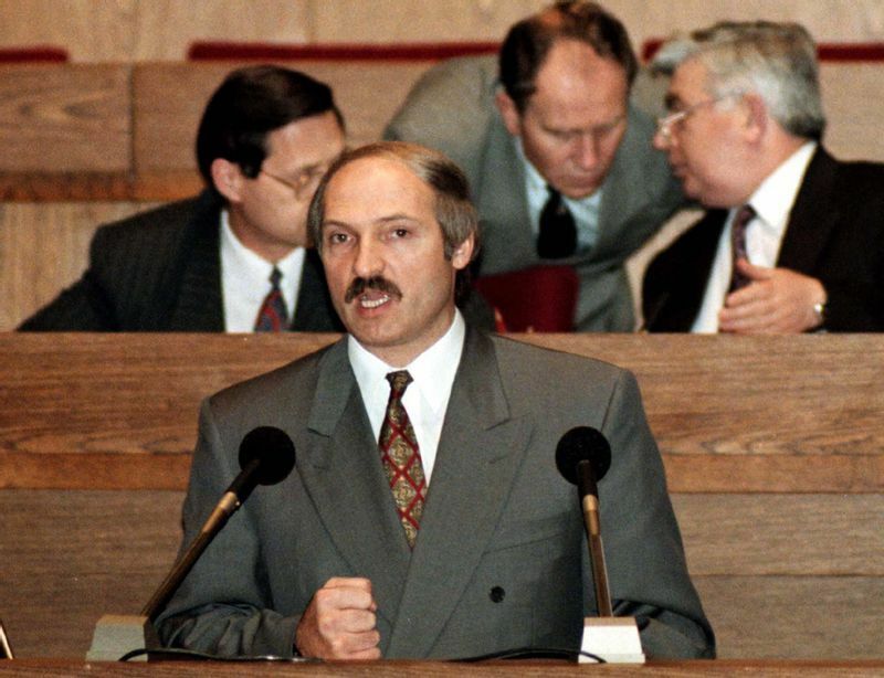 大統領就任2年目に議会で演説するルカシェンコ（1996.11.22）