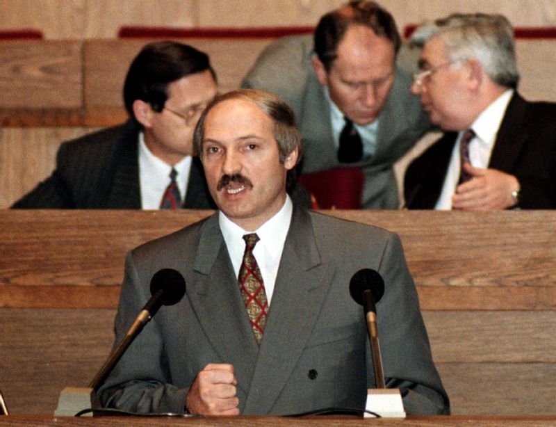 大統領就任2年目に議会で演説するルカシェンコ(1996.11.22)