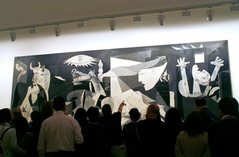 スペイン内戦中のゲルニカ空爆から70周年を迎えてバルセロナで開催された、ピカソの大作「ゲルニカ」の鑑賞会（2007.4.25）