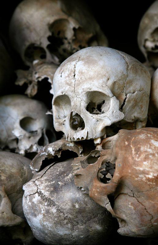 カンボジアのプノンペン近郊チェンエクで再現されたポル・ポト時代の虐殺現場。通称「キリングフィールド」(2010.5.10)
