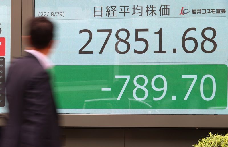 8月29日、日経平均は一時800円超下落した。