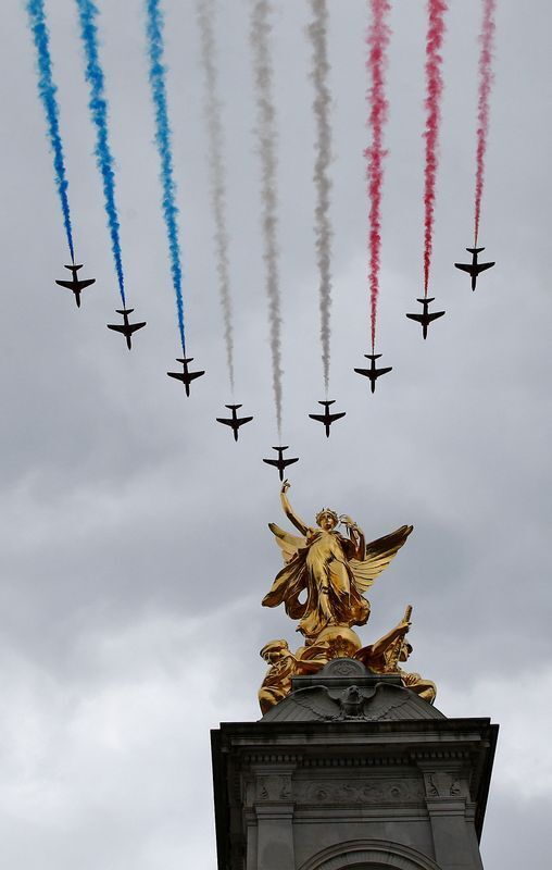 イギリス空軍100周年記念でロンドン上空で行われたデモンストレーション飛行（2018.7.10）。イギリス軍の退役パイロットのうちすでに30人ほどが中国軍の訓練にかかわったとみられている。