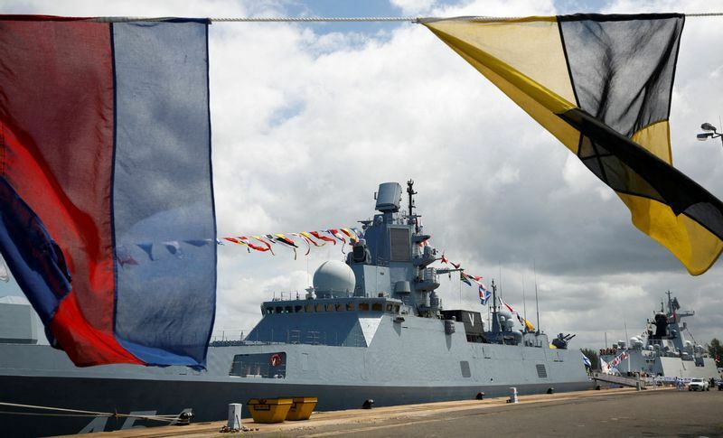 南アフリカのリチャーズ・ベイに寄港したロシアのフリゲート艦（2023.2.22）。極音速ミサイル、ツィルコンを搭載しているとみられる。