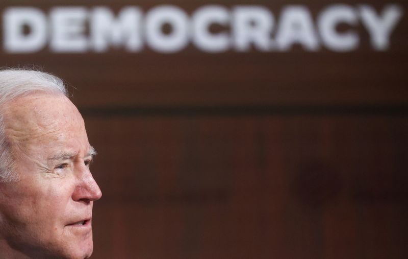 アメリカ政府主催の「民主主義サミット」に出席するバイデン大統領(2021.12.9)。110の国・地域が参加したが、その中には民主的といえない国も目立った。