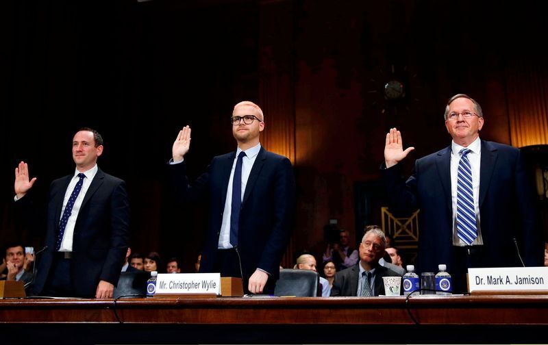 Facebookの個人情報流出に関して米連邦議会で証言する内部告発者クリストファー・ワイリー氏(2018.5.18)。欧米では日本より内部告発者の権利が保護されている国が多い。