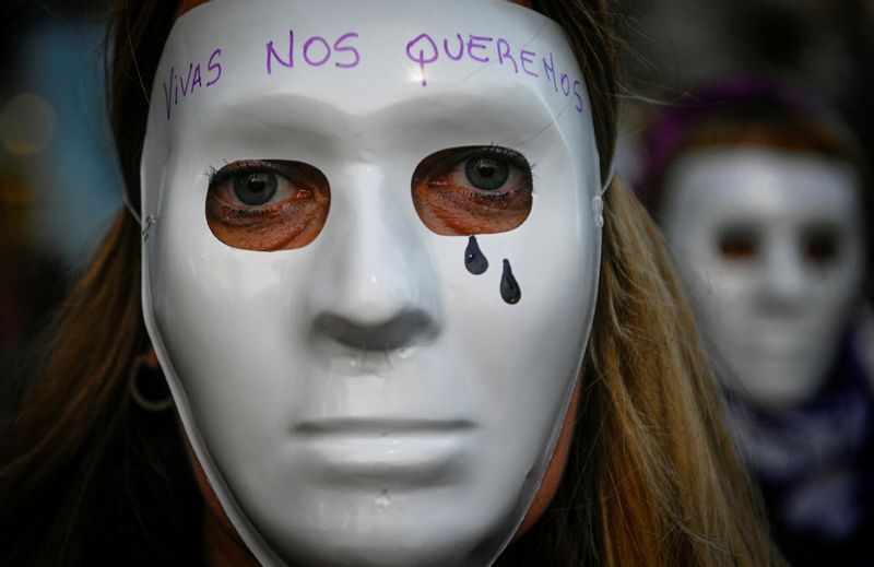アルゼンチンで行われたフェミサイドと女性への暴力に対する抗議デモ(2022.6.3)
