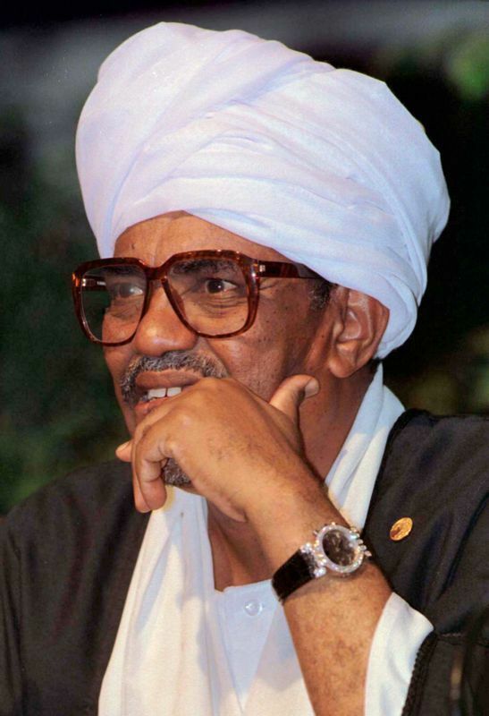 スーダンのバシール大統領（1998.9.3）。スーダンを20年以上支配したバシールに対する逮捕状発行が、ICCが広く知られるきっかけになった。