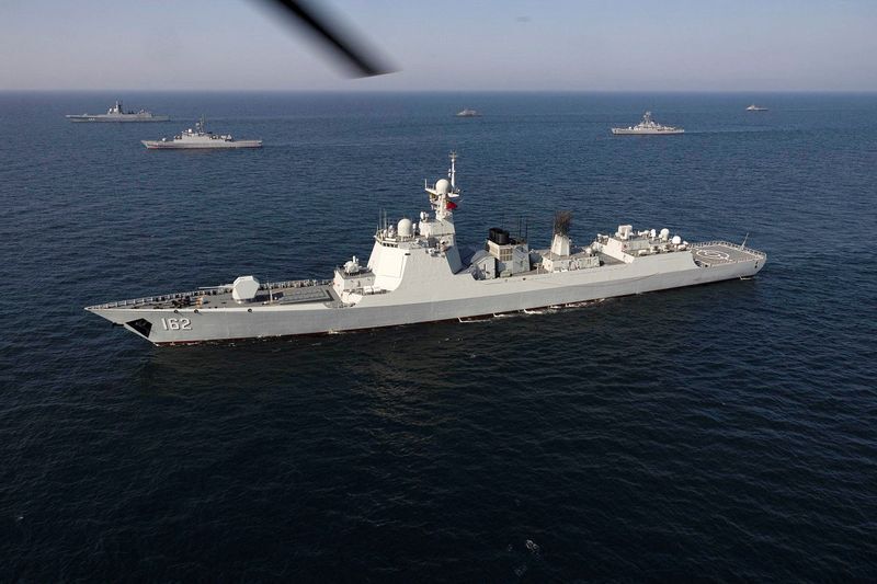 イランのオマーン湾で行われたイラン、ロシア、中国の合同軍事演習(2023.3.17)。この直前、ロシアと中国は南アフリカとも軍事演習を行っていた。