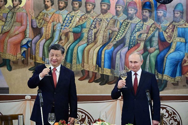 クレムリンを訪問した習近平国家主席（2023.3.21）。これに先立って中国政府はウクライナ停戦を提案していたが、西側から拒絶された。