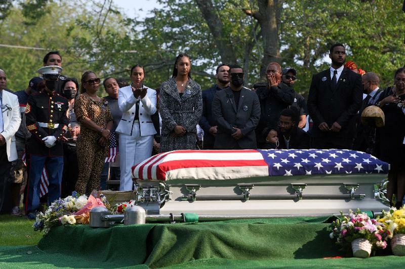 アフガニスタンで死亡したアメリカ兵の葬儀（2021.9.14）。アフガニスタンでは20年間で2300人以上のアメリカ兵が死亡し、その犠牲の多さが撤退を促す気運をもたらした。