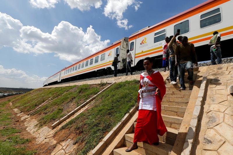 中国資本によって建設されたケニアの高速鉄道(2019.10.16)。
