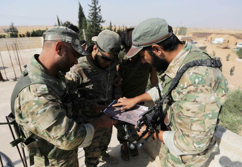 シリアのクルド人勢力を攻撃するアラブ人部隊（2019.10.24）。シリアでクルド人が勢力を拡大させることを懸念するトルコの支援を受けていた。