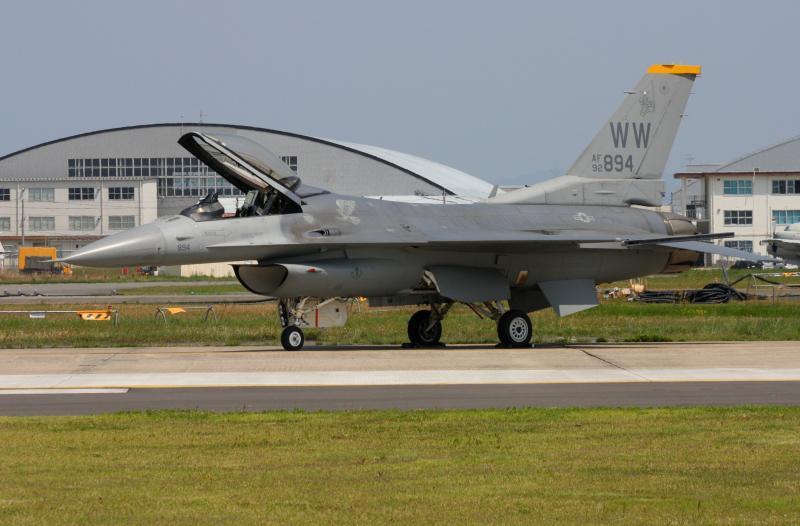 【資料】在日米軍岩国基地所属のF-16ファイティング・ファルコン(2012)