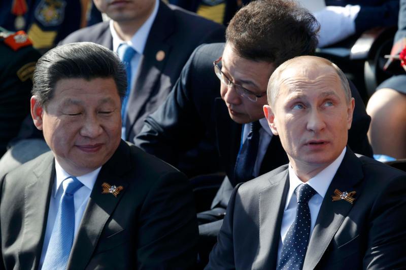 ロシアで行われた対ドイツ戦勝70周年記念式典に出席した習近平国家主席とプーチン大統領(2015.5.9)