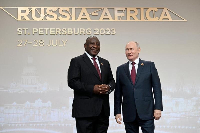 ロシア・アフリカ首脳会合に出席した南アフリカのラマポーザ大統領(2023.7.27)。南アフリカは民主的な選挙が行われている国でアメリカとも軍事演習を行なっている一方、BRICSの一角を占めている。