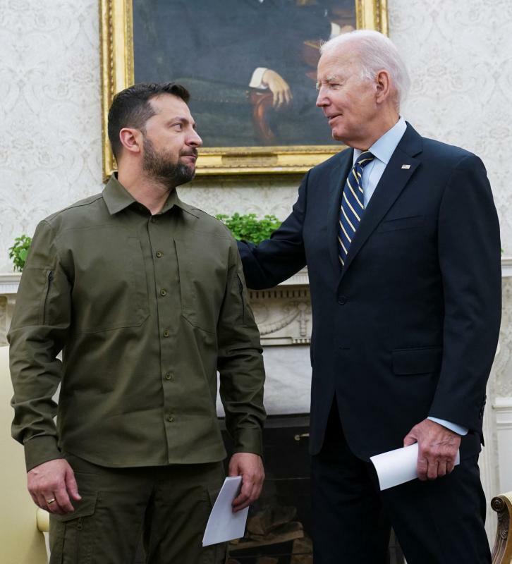 訪米したゼレンスキー大統領をホワイトハウスに迎えたバイデン大統領（2023.9.21）。下院の中心を占める共和党はバイデン政権のウクライナ支援が巨額すぎると批判してきた。