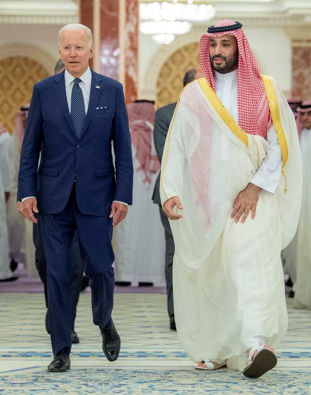 バイデン大統領をジェッダの宮殿に迎えたムハンマド・ビン・サルマン皇太子（2022.7.15）。サウジアラビアの事実上の最高権力者であるサルマン皇太子は、外交の多角化を目指している。