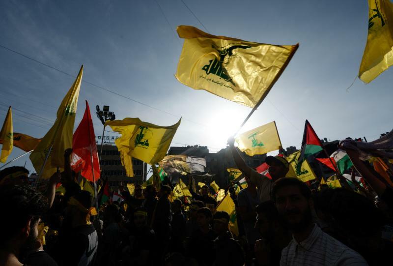 レバノンの首都ベイルート近郊で集会を開くヒズボラ支持者（2023.11.3）。ハマスとイスラエルの戦闘に呼応するように、ヒズボラはイスラエル軍との戦闘を加速させている。