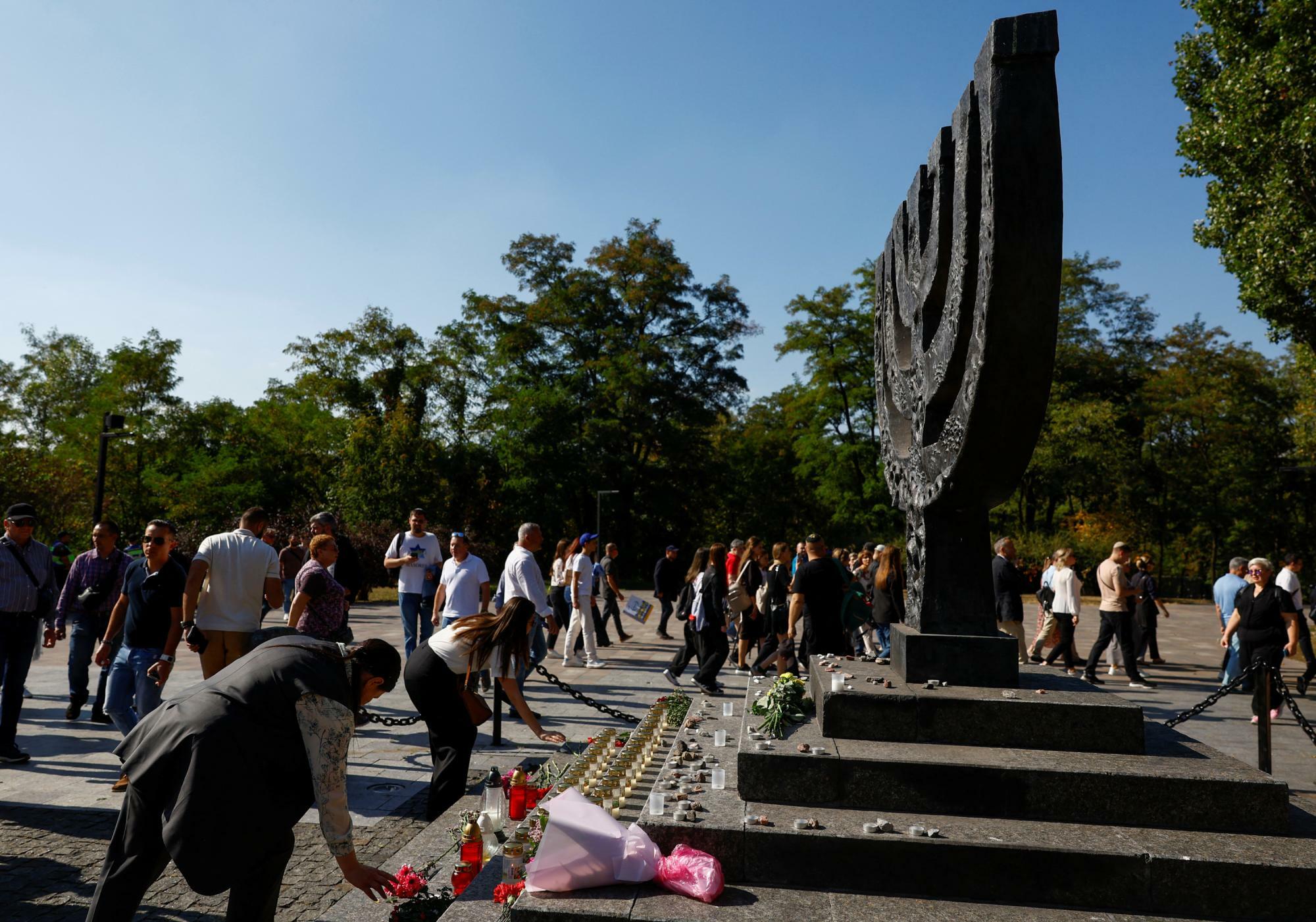 キーウで行われたホロコースト犠牲者追悼式典（2023.9.29）。ウクライナにもユダヤ人は多く、ゼレンスキー大統領はイスラエル以外で唯一のユダヤ系国家元首でもある。