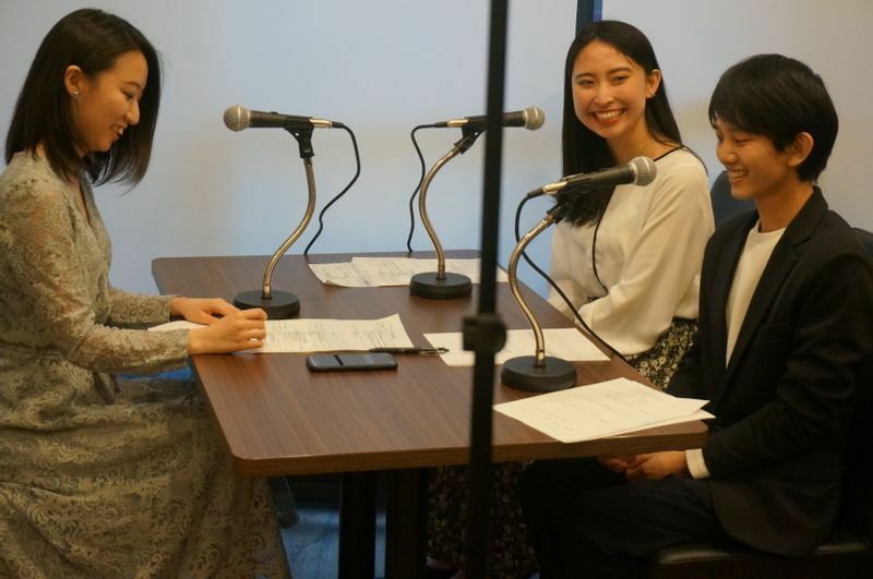 明るい雰囲気で収録は進む。左は岩田紗絵加初段（５月放送分まで出演）。真ん中の矢野紗耶香アマは、元院生で、2020年のミスジャパン東京に出場経験がある。
