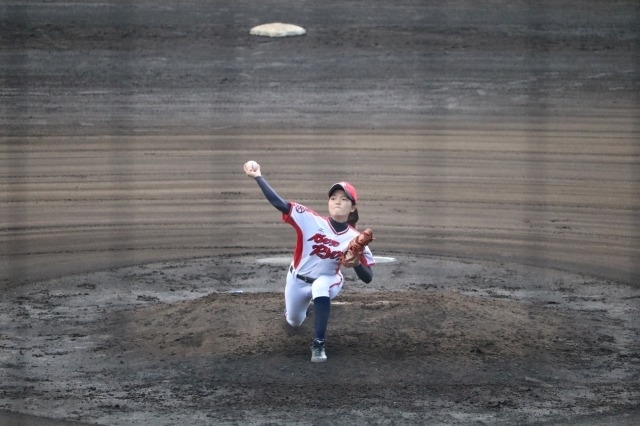 マドンナジャパンにも選ばれた京都両洋高校・坂原愛海投手。終盤つかまりましたが、最後まで全身を上手く使って投げ込みました。。