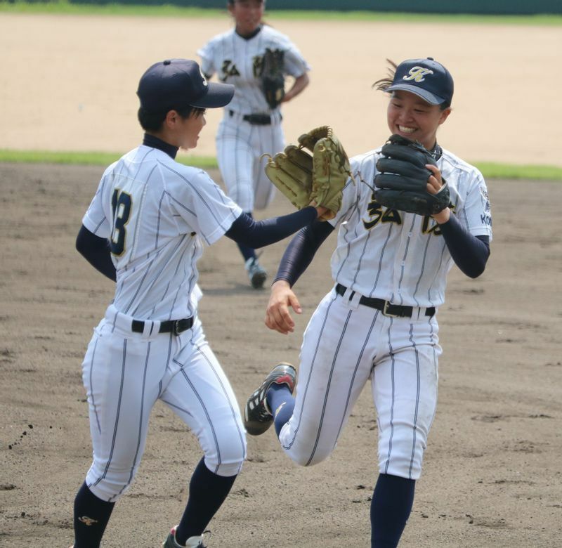 日高投手(左)と島野さん
