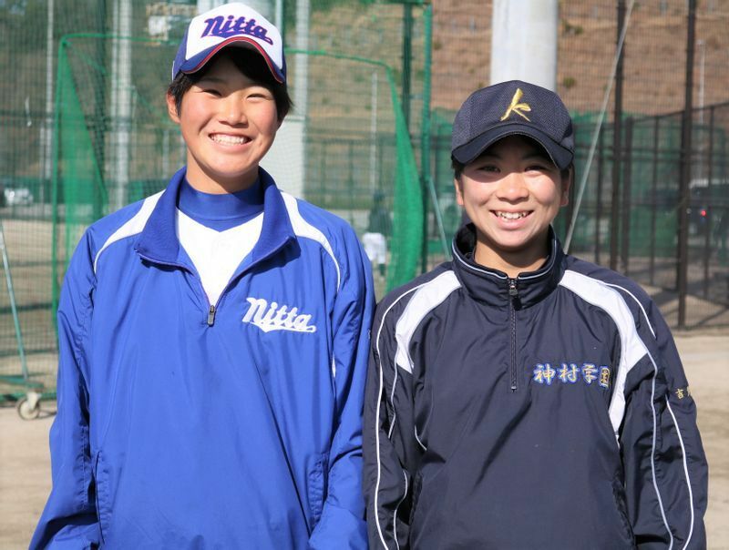 「自分がどこまでできるか挑戦したい」と意気込む岡田さん（左）、吉見さん(右）と笑顔でインタビューに応じてくれました